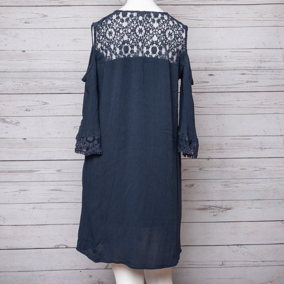 🍍5/$10 Heartloom Airlia cut out shoulder dress - Picture 9 of 11